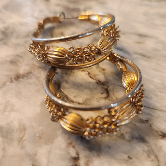 Vintage decorative hoop earrings - Picture 4 of 5